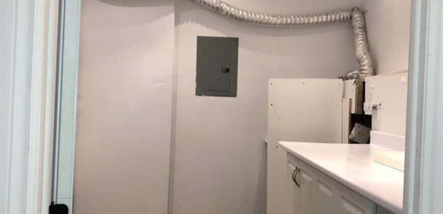 1294 Rue Ontario E. Montréal (Ville-Marie), Québec H2L1R6