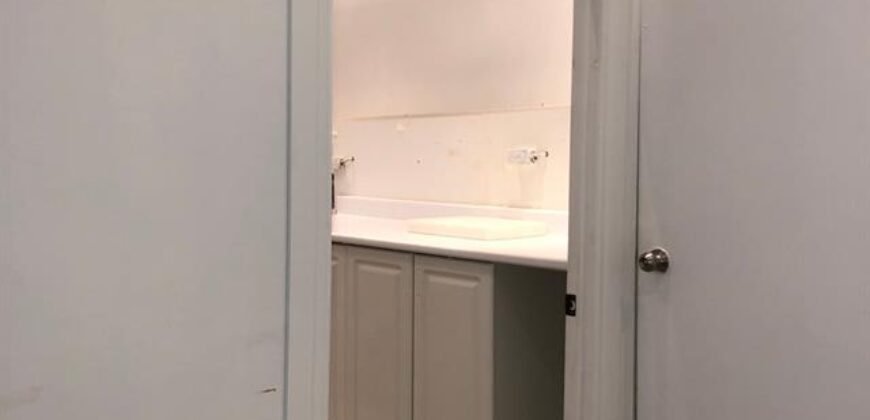 1294 Rue Ontario E. Montréal (Ville-Marie), Québec H2L1R6